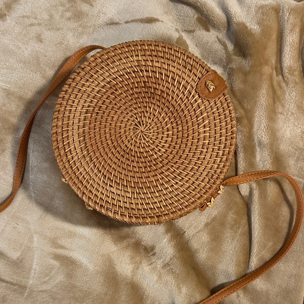 Round Woven Tan Crossbody Bag- NEVER USED